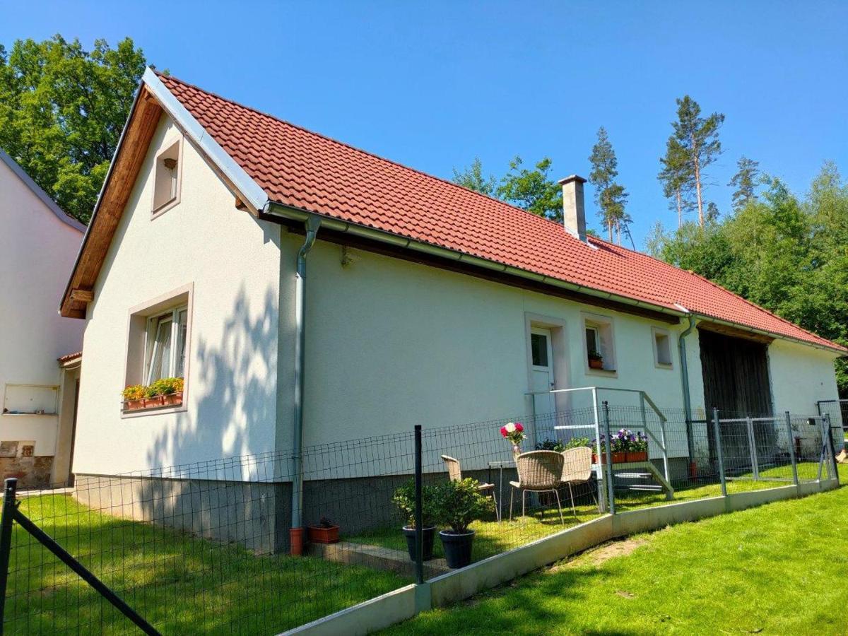 Ubytovani Na Samote - Apartman U Tesaru Komarice 외부 사진